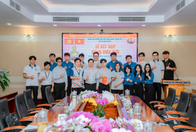 CHI BỘ SINH VIÊN 1 TỔ CHỨC LỄ KẾT NẠP ĐẢNG VIÊN