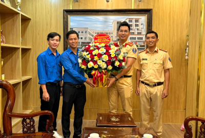 Ban Thường vụ Đoàn trường Đại học Công nghệ Thông tin, thăm và chúc mừng Đoàn Phòng Cảnh sát Giao thông - Đường bộ - Đường sắt, Công an TP. Hồ Chí Minh (PC08) nhân kỷ niệm 79 năm Ngày truyền thống Công an nhân dân Việt Nam (19/8/1954 - 19/8/2024)